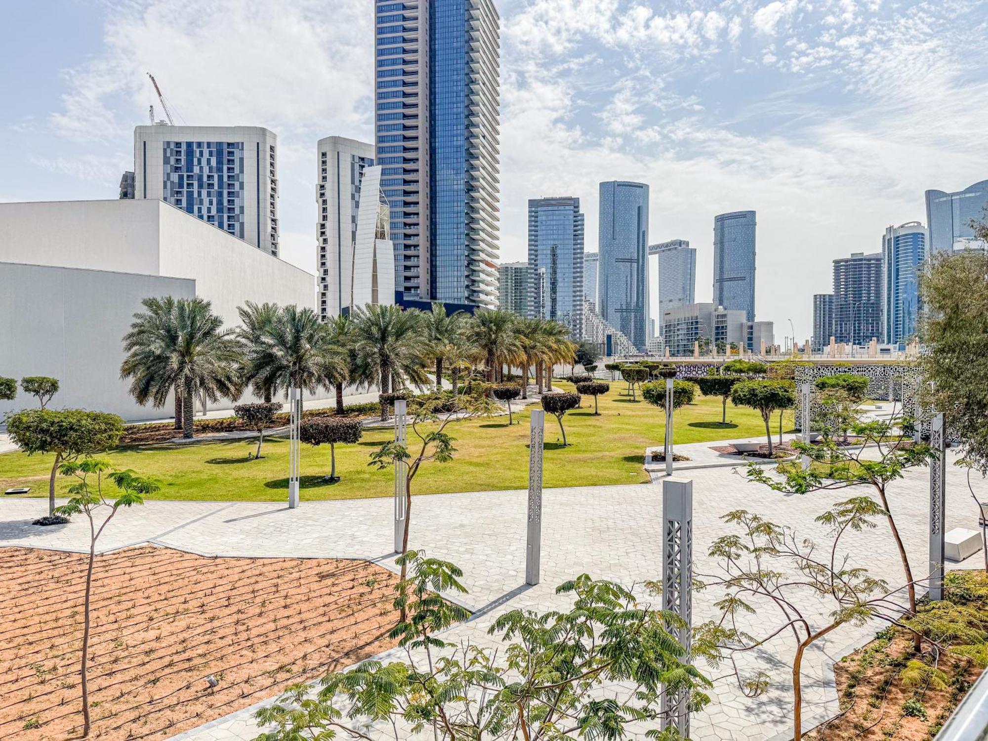 Families & Groups Paradise - 3 Min Walk To Reem Park And - 10 People - Big Balcony - High Floor Abu Dhabi