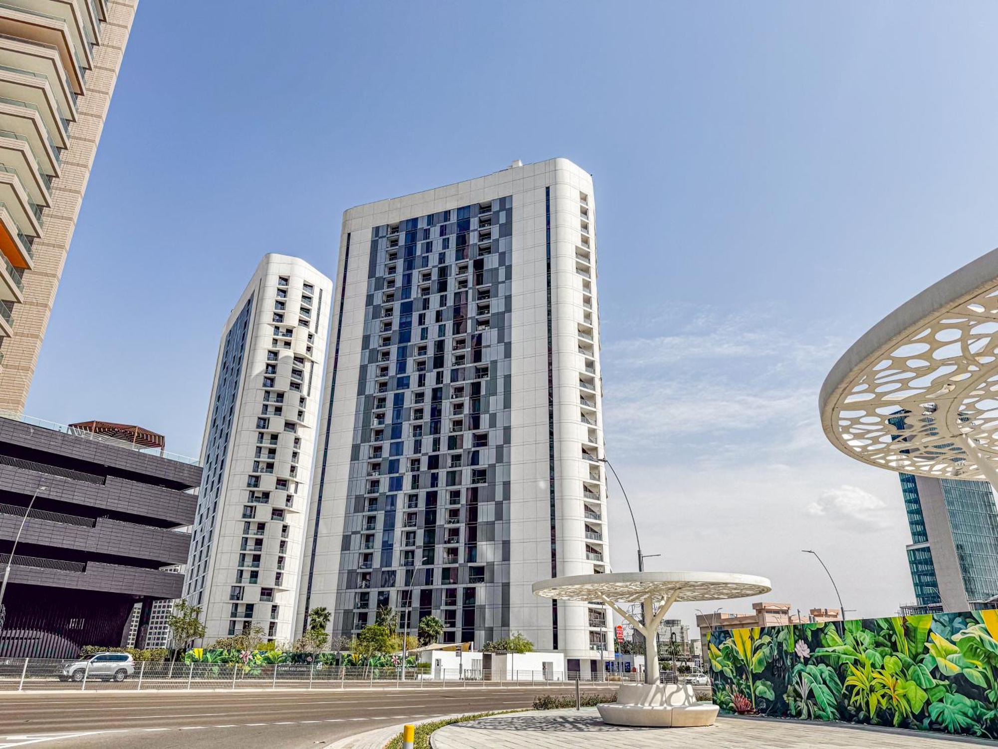 Families & Groups Paradise - 3 Min Walk To Reem Park And - 10 People - Big Balcony - High Floor * Abu Dhabi