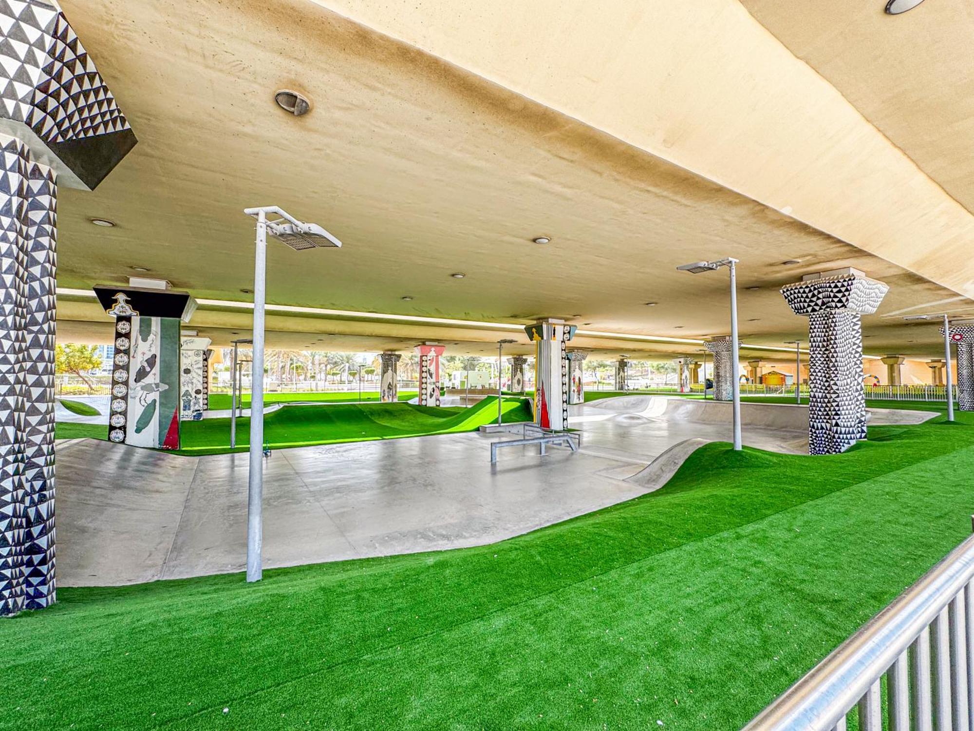 Families & Groups Paradise - 3 Min Walk To Reem Park And - 10 People - Big Balcony - High Floor Apartment