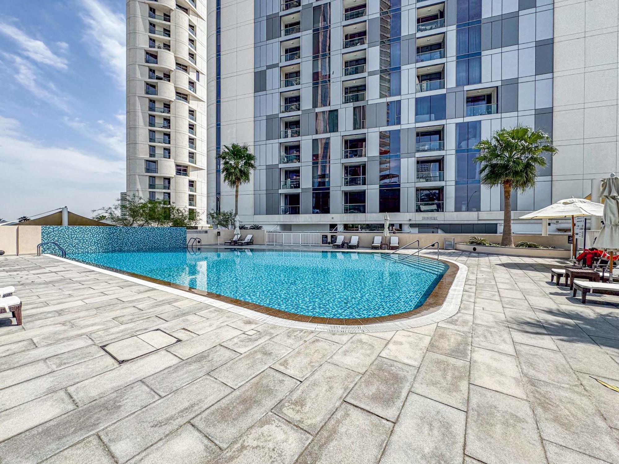 Families & Groups Paradise - 3 Min Walk To Reem Park And - 10 People - Big Balcony - High Floor Apartment *