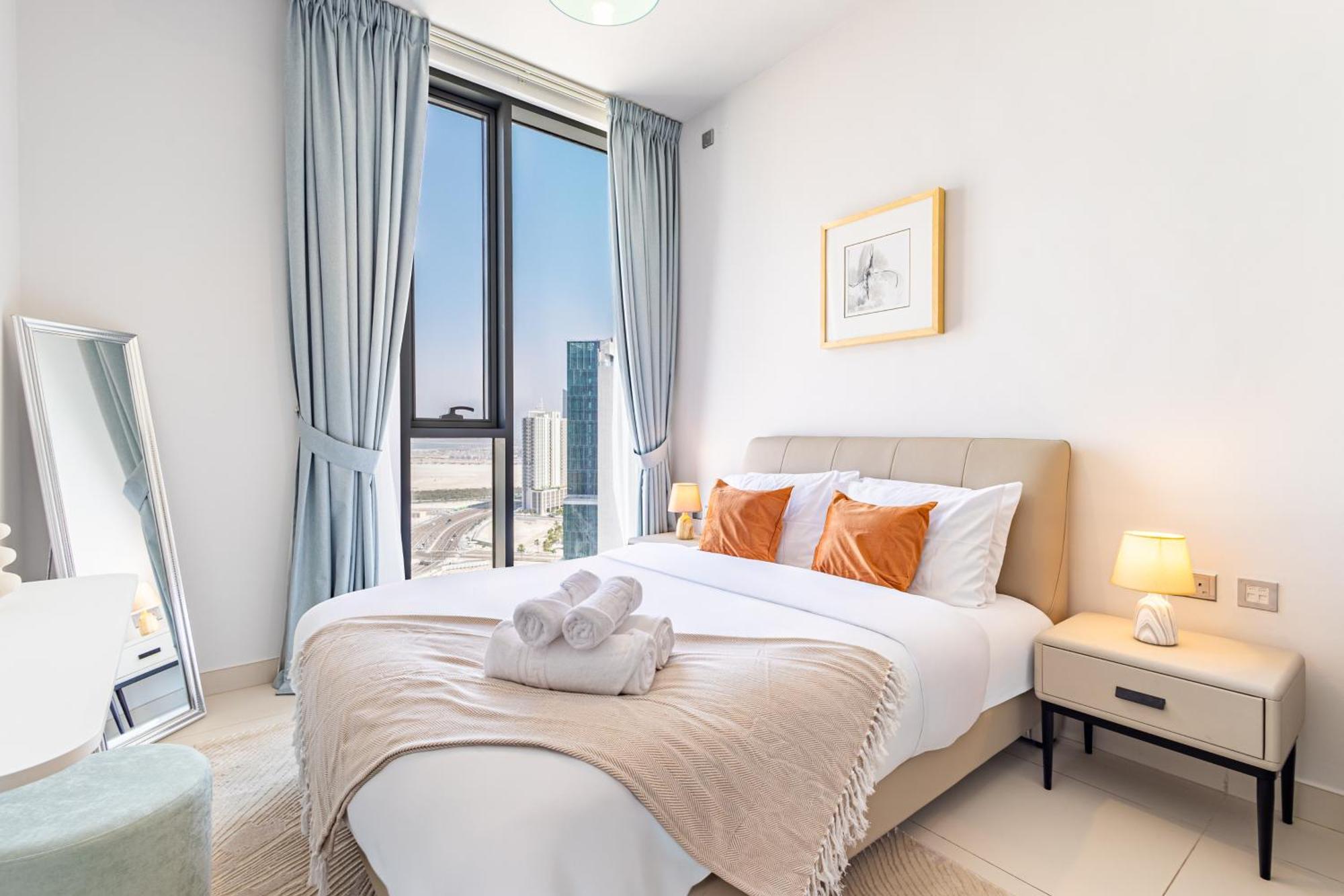Families & Groups Paradise - 3 Min Walk To Reem Park And - 10 People - Big Balcony - High Floor Apartment