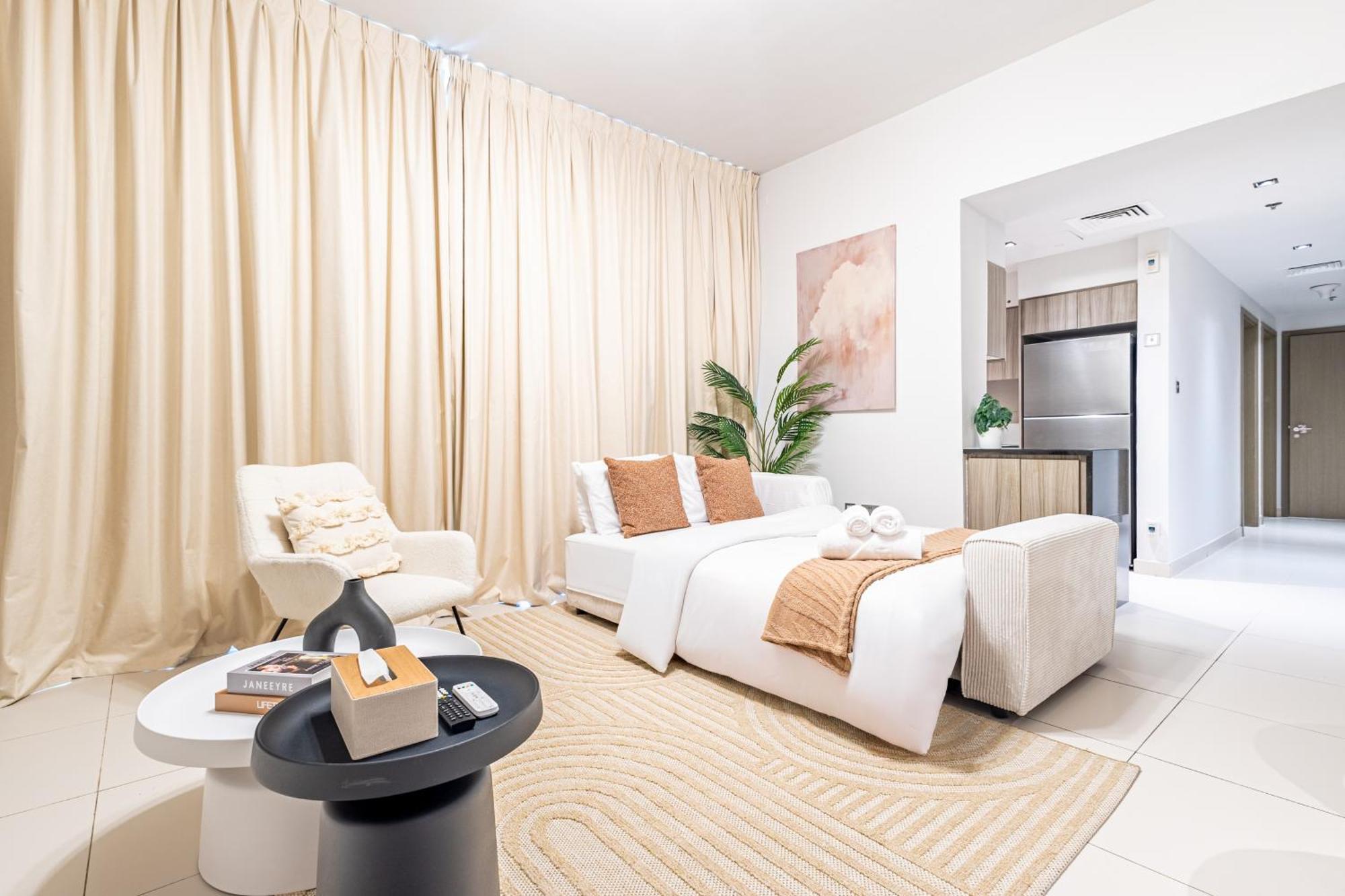 Families & Groups Paradise - 3 Min Walk To Reem Park And - 10 People - Big Balcony - High Floor Apartment