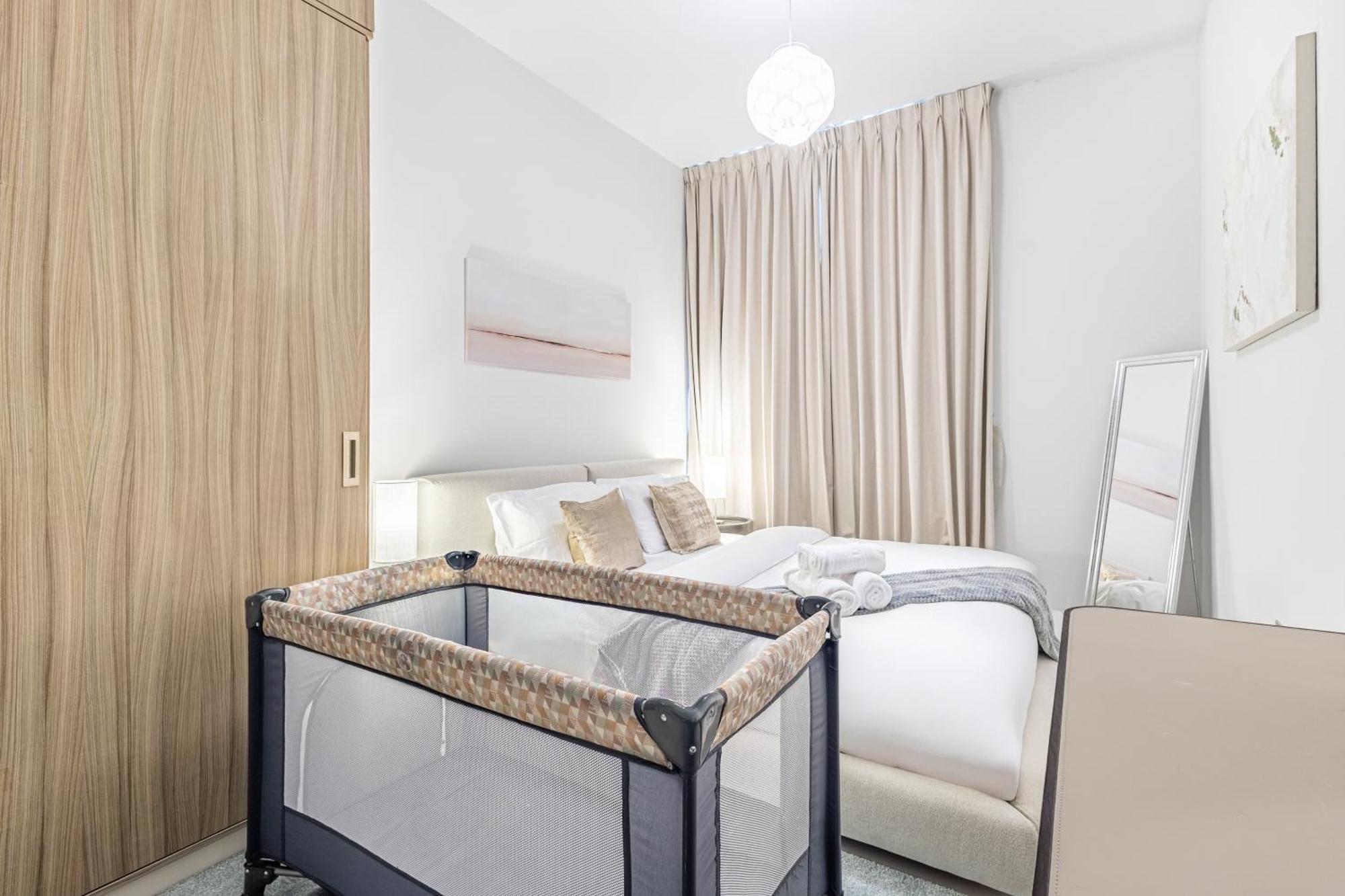 Apartment Families & Groups Paradise - 3 Min Walk To Reem Park And - 10 People - Big Balcony - High Floor *