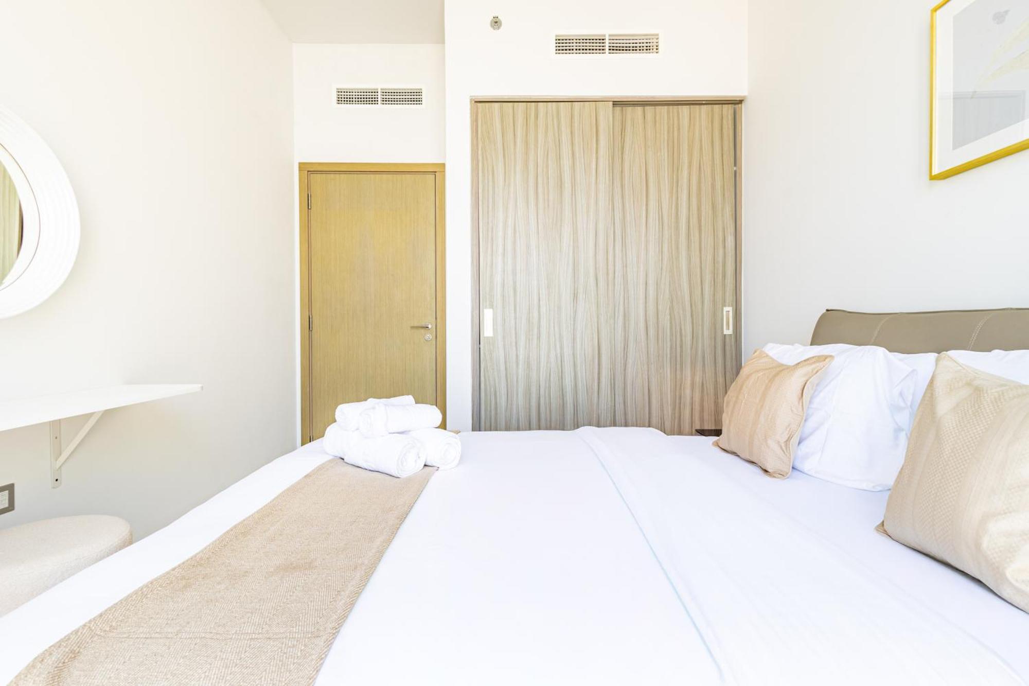 Apartment Families & Groups Paradise - 3 Min Walk To Reem Park And - 10 People - Big Balcony - High Floor Abu Dhabi