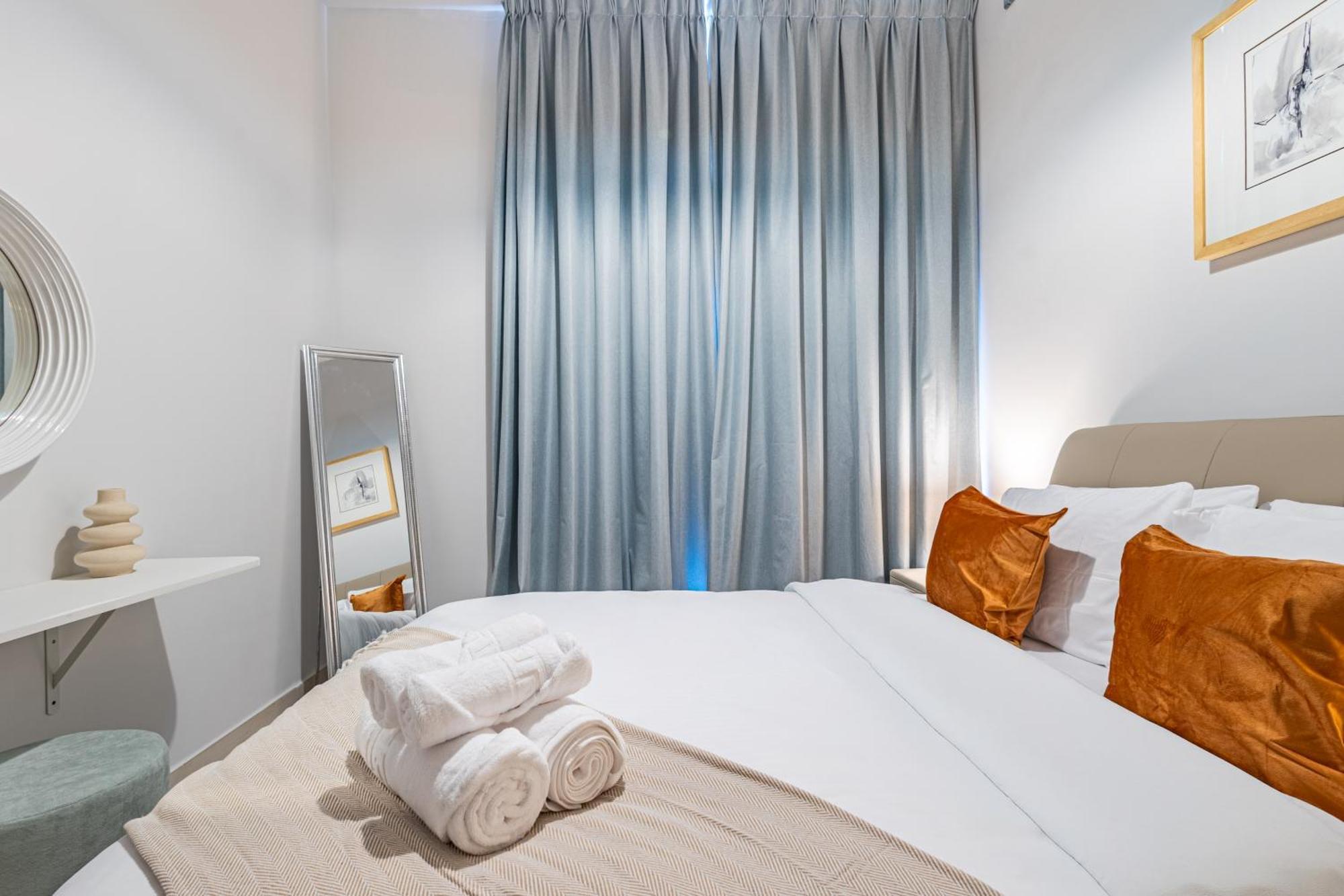 Families & Groups Paradise - 3 Min Walk To Reem Park And - 10 People - Big Balcony - High Floor Apartment Abu Dhabi