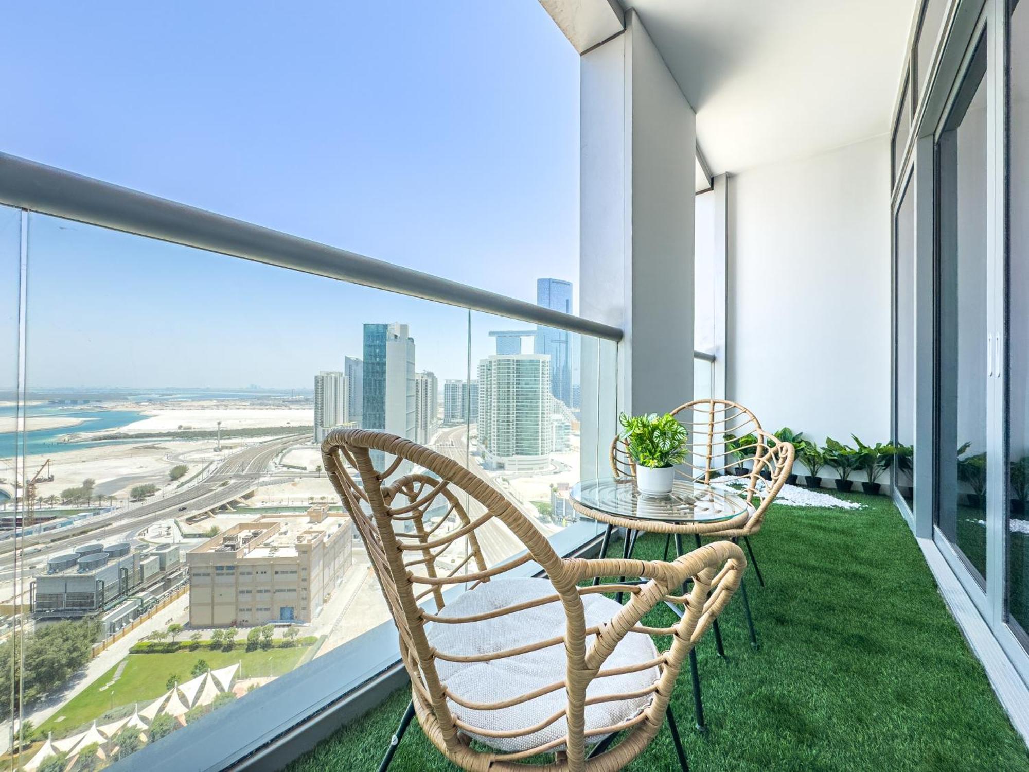 Families & Groups Paradise - 3 Min Walk To Reem Park And - 10 People - Big Balcony - High Floor Apartment Abu Dhabi